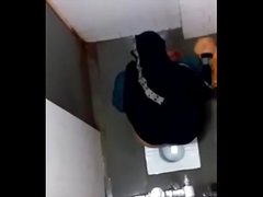 hijab arab toilet pissing