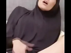 a beautiful beurette whore jerks off face cam for cam.beur.net